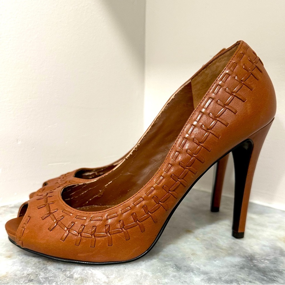 Lauren Ralph Lauren Kaelan Peep Toe Leather Pumps with Stitching detail Size 9